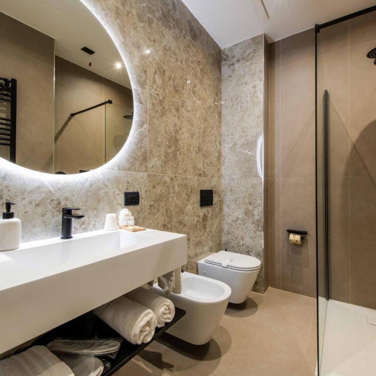 Lumen Boutique Stay - Deluxe Double Room - 2