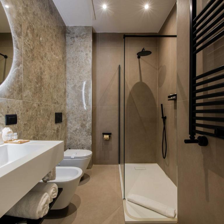 Lumen Boutique Stay - Deluxe Double Room - 7