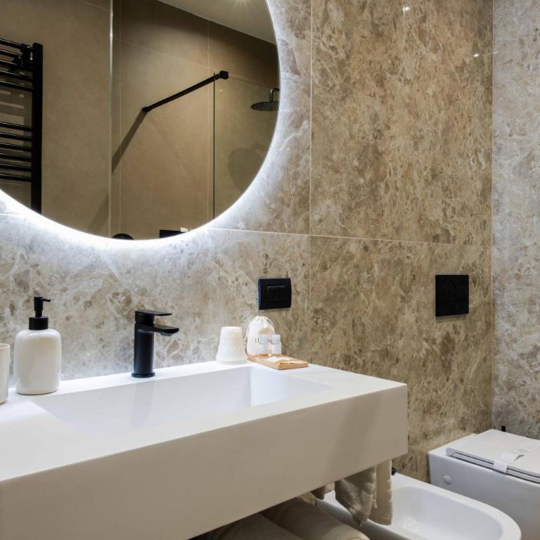 Lumen Boutique Stay - Deluxe Double Room - 3