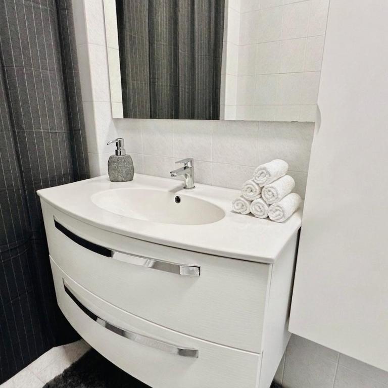 GabLar House - Two-Bedroom Apartment - 14