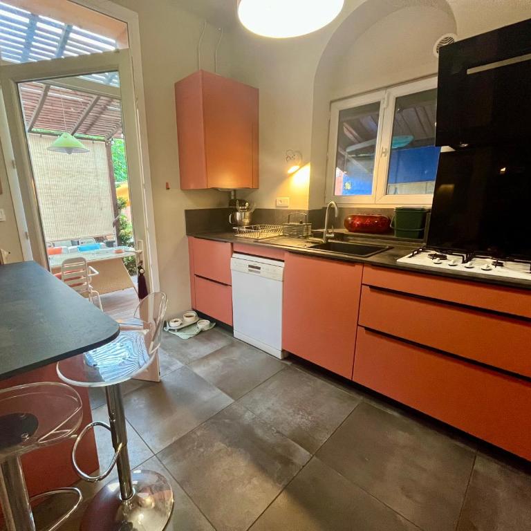 Maison Méditerranéenne proche du cœur de ville, avec piscine - Three-Bedroom Villa - 5