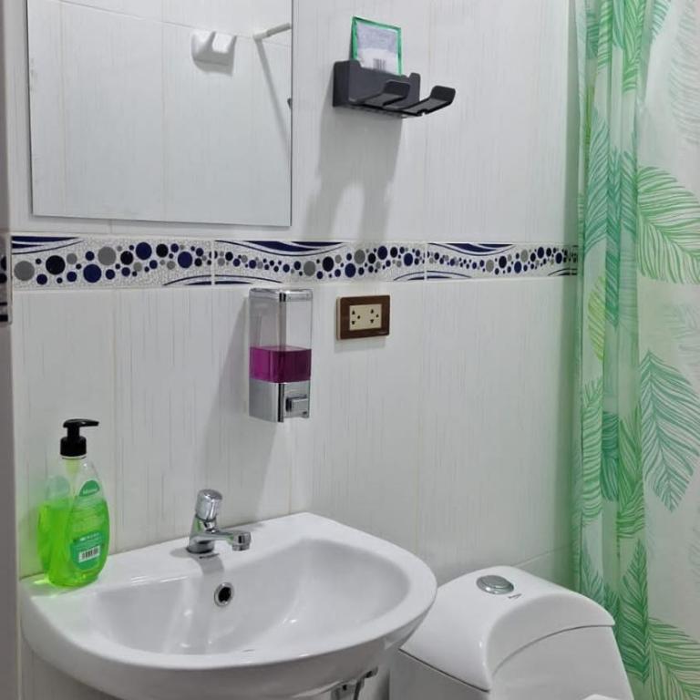 Habitación con WiFi TV Frigobar Ventilador a una cda de Plaza de Armas - Twin Room with View - 4