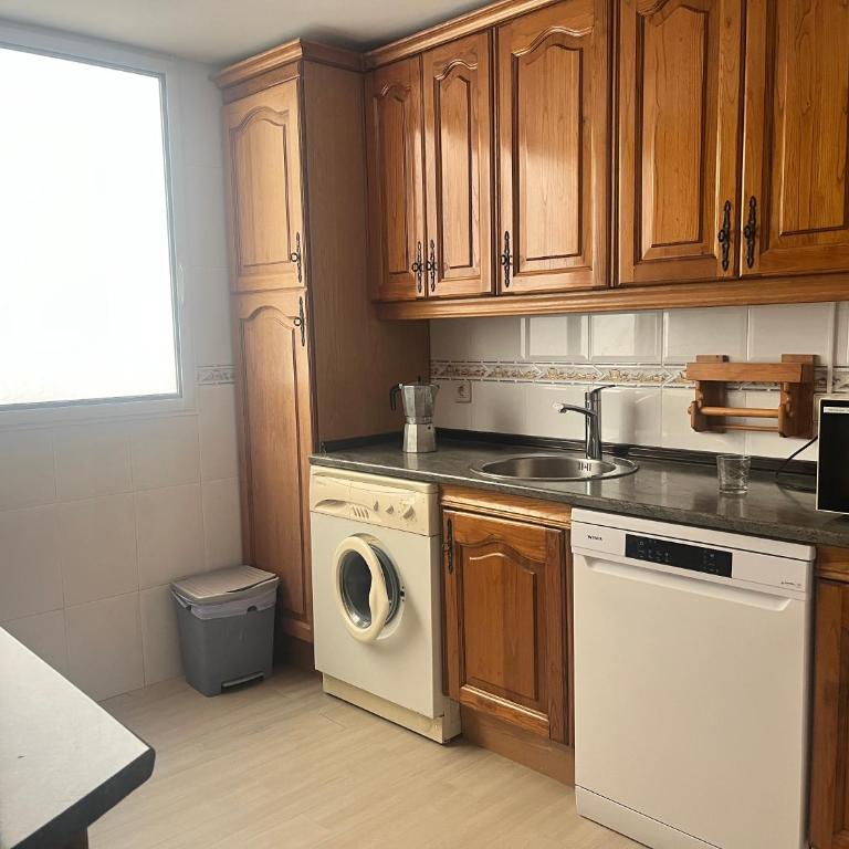 A 1 MINUTO DE LA PLAYA Alojamiento 2 habitaciones - Aire Acc y ascensor RECIEN REFORMADO! - Appartement 2 Chambres - 10