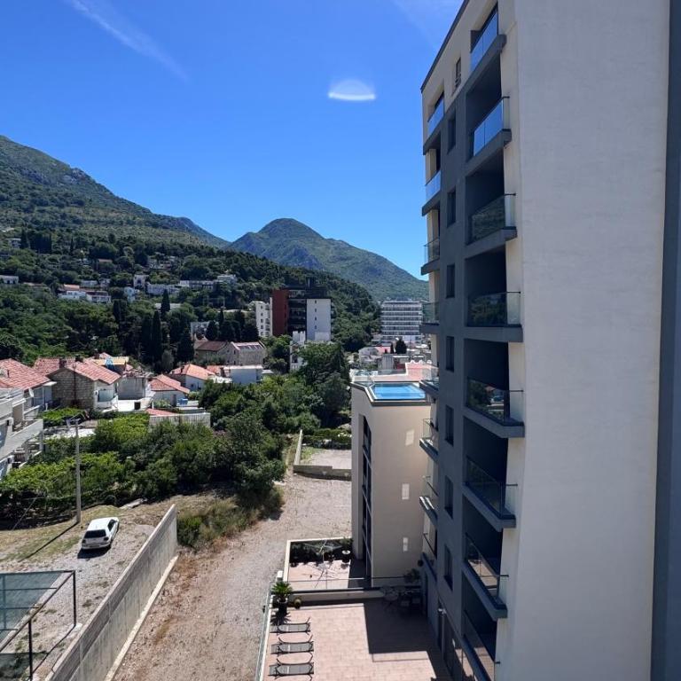 Sutomore - Lux apartment 2 - One-Bedroom Apartment - 2
