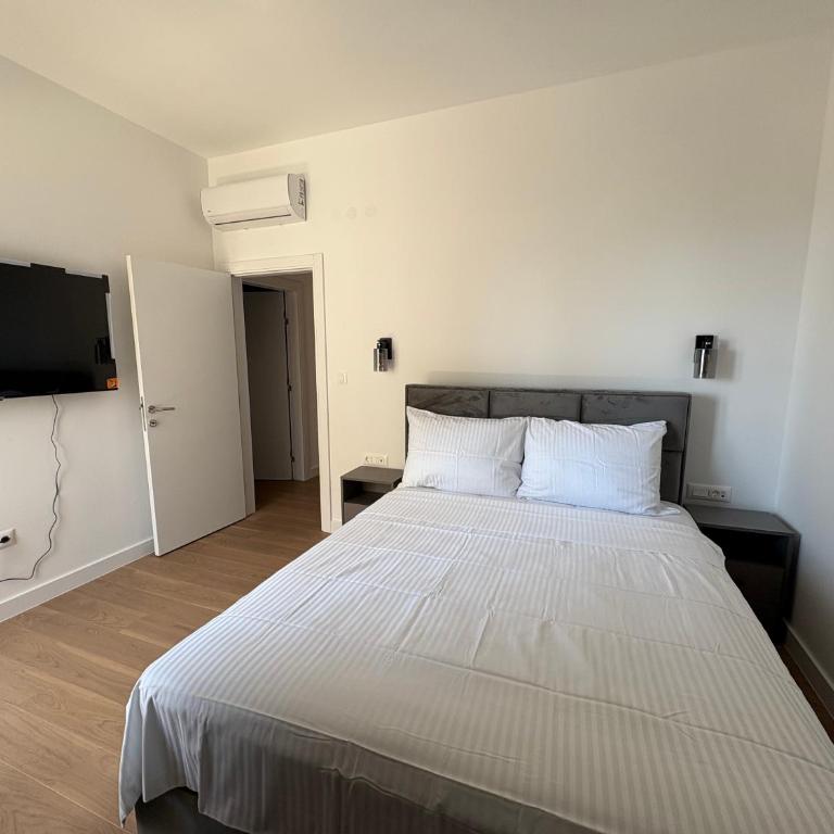 Luxury 2BR Sea View & Garage & Twin Towers Becici - Appartement 2 Chambres avec Terrasse et Vue sur la Mer - 31