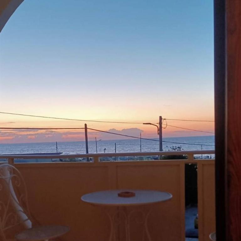 Maison du Soleil - Camera Matrimoniale Deluxe con Balcone e Vista Mare - 3