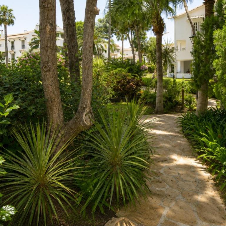 Relaxed Mediterranean Living With A Private Garden & Beachside Location - Apartment - 23