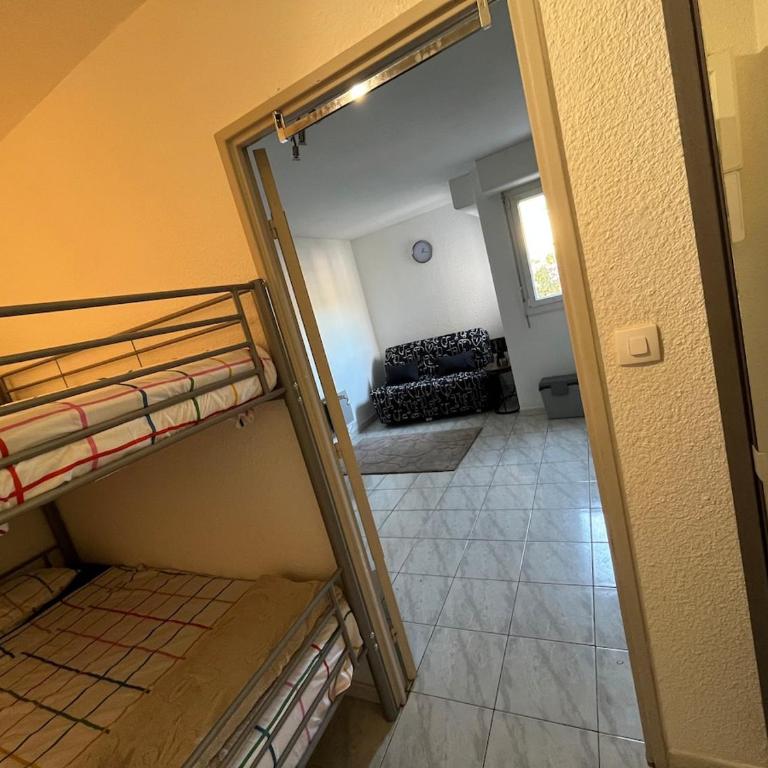 Studio avec piscine à 1km de la plage - One-Bedroom Apartment - 17