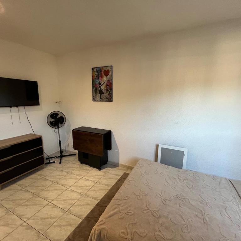 Studio avec piscine à 1km de la plage - One-Bedroom Apartment - 20
