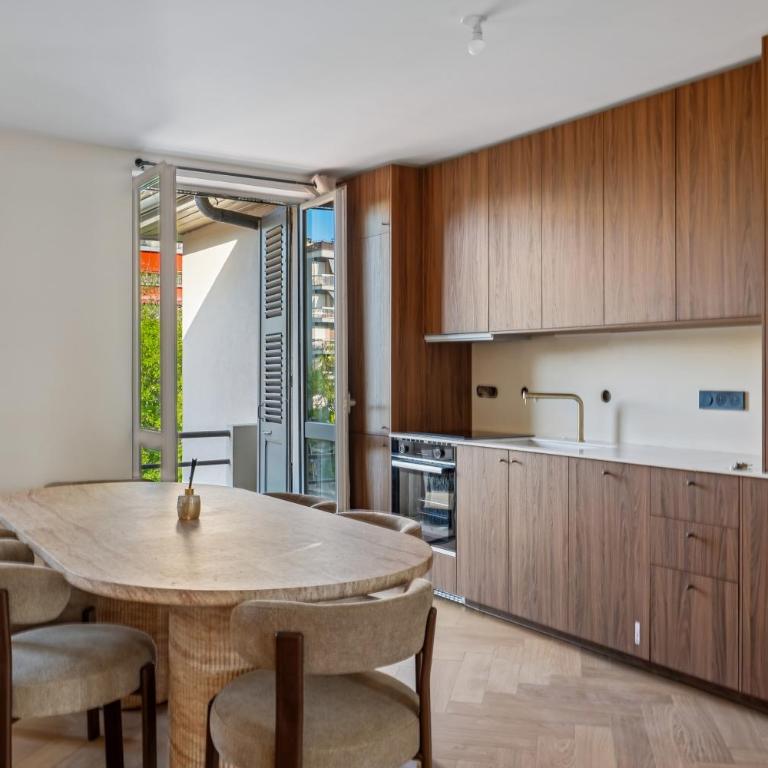 Majestic suites - T4 d'exception au coeur d'Annecy - Three-Bedroom Premium Apartment with Balcony - 4