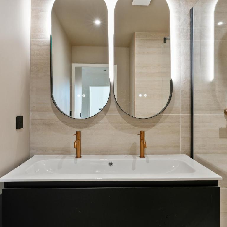 Majestic suites - T4 d'exception au coeur d'Annecy - Three-Bedroom Premium Apartment with Balcony - 15