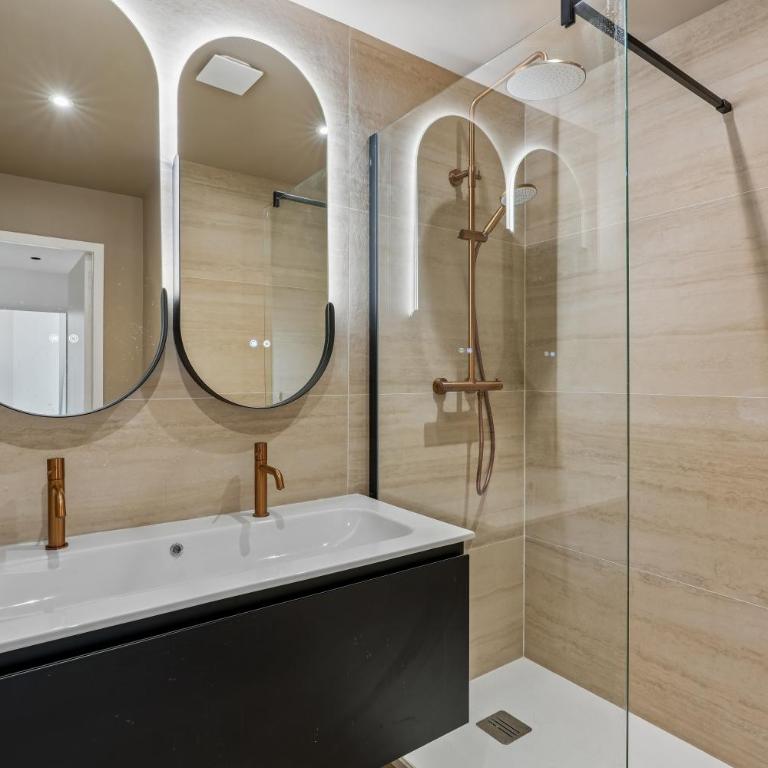 Majestic suites - T4 d'exception au coeur d'Annecy - Three-Bedroom Premium Apartment with Balcony - 14