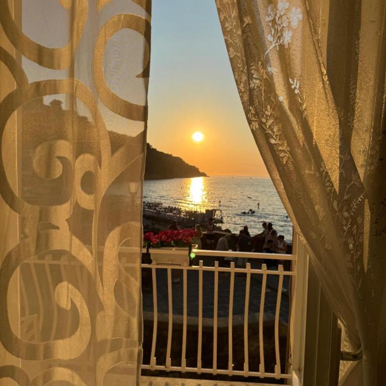 Perla da Mare Beach Front Sorrento - One-Bedroom Apartment - 3