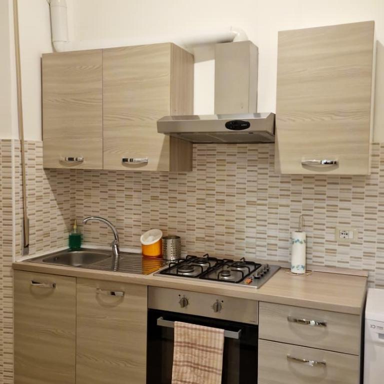 A piedi al mare 300m, zona servitissima - Apartment - 12