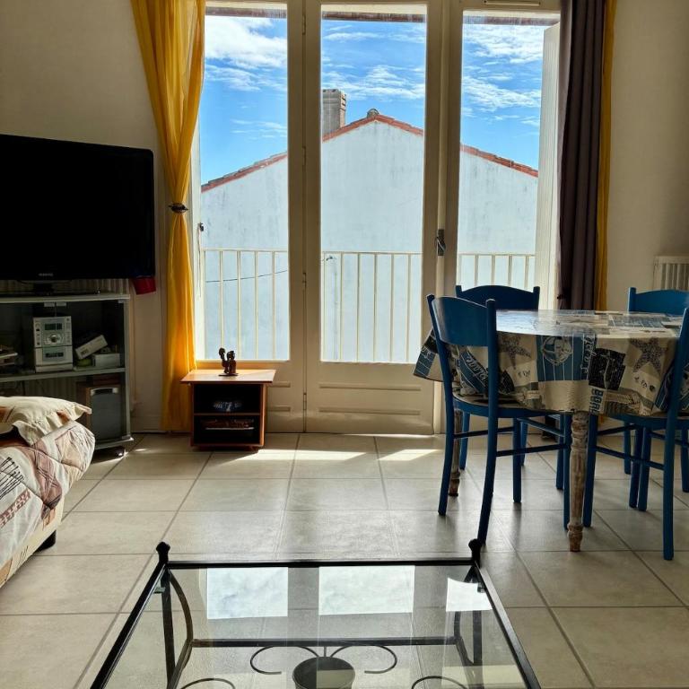Appartement avec balcon - Plages à pied - Parking - One-Bedroom Apartment - 2
