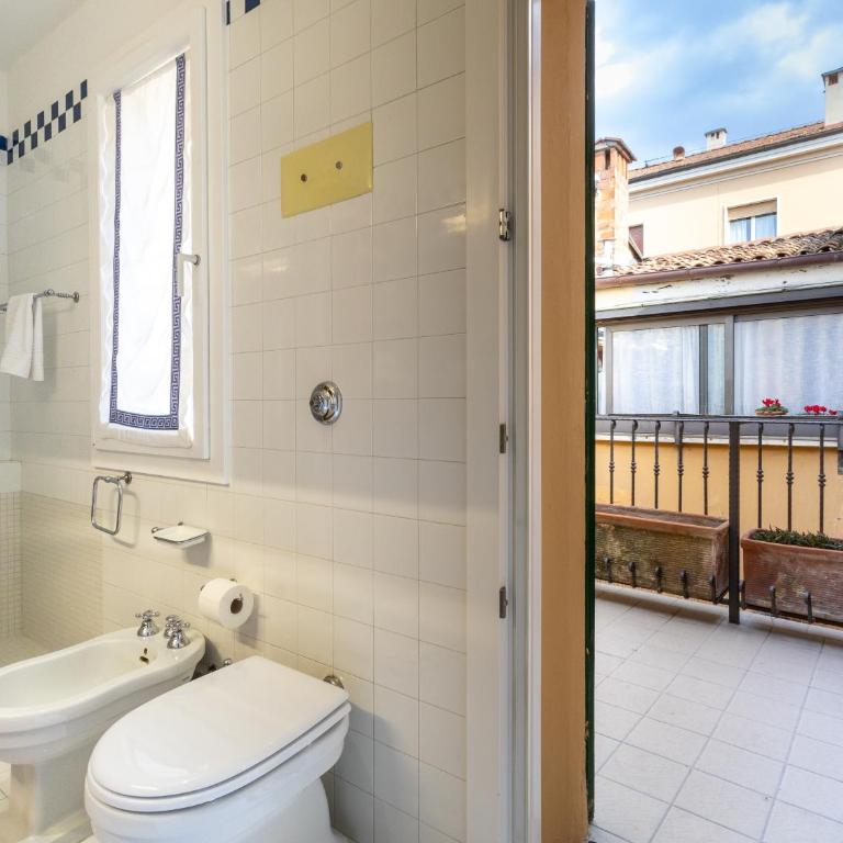 3 Terrazze e 2 Bagni nel Centro di Bologna - Appartamento con 2 Camere da Letto - 36