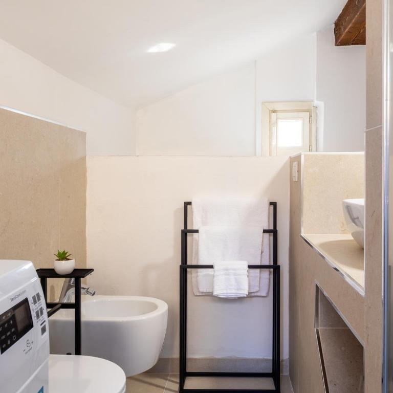 3 Terrazze e 2 Bagni nel Centro di Bologna - Appartamento con 2 Camere da Letto - 38