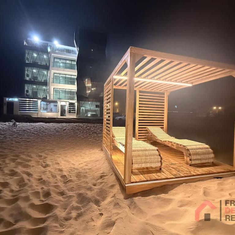 Oceanfront Paradise with Pool Hot Tub and Firepit - Apartment - 9