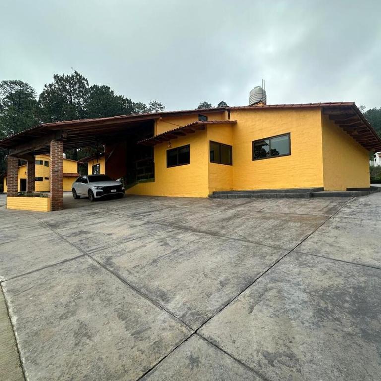 Los 3 Compadres - One-Bedroom Chalet - 1