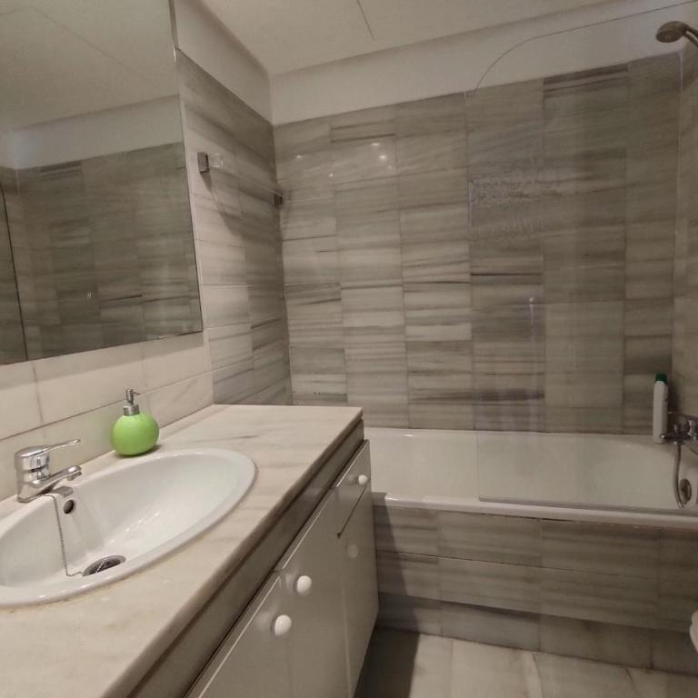 Puerto Banús, 1 dormitorio, 3 plazas, piscinas y parking, Ubicacion optima - Apartamento de 1 dormitorio - 24