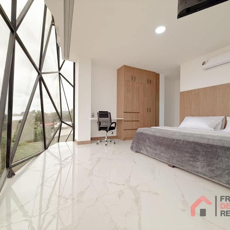 Beachfront Escape Pool Hot Tub and Fire pit - Apartment - 26