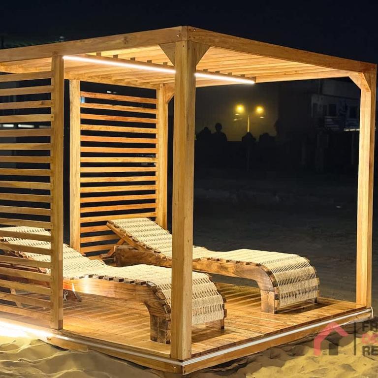 Beachfront Escape Pool Hot Tub and Fire pit - Apartment - 33