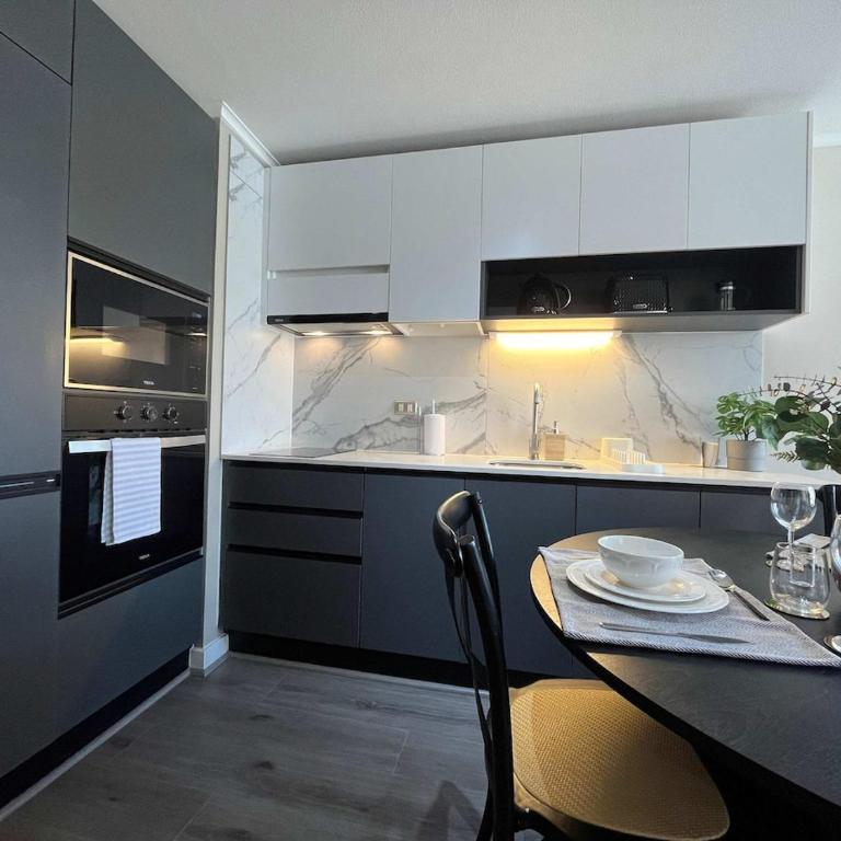 HT Spectacular apartment with parking - Two-Bedroom Apartment - 11