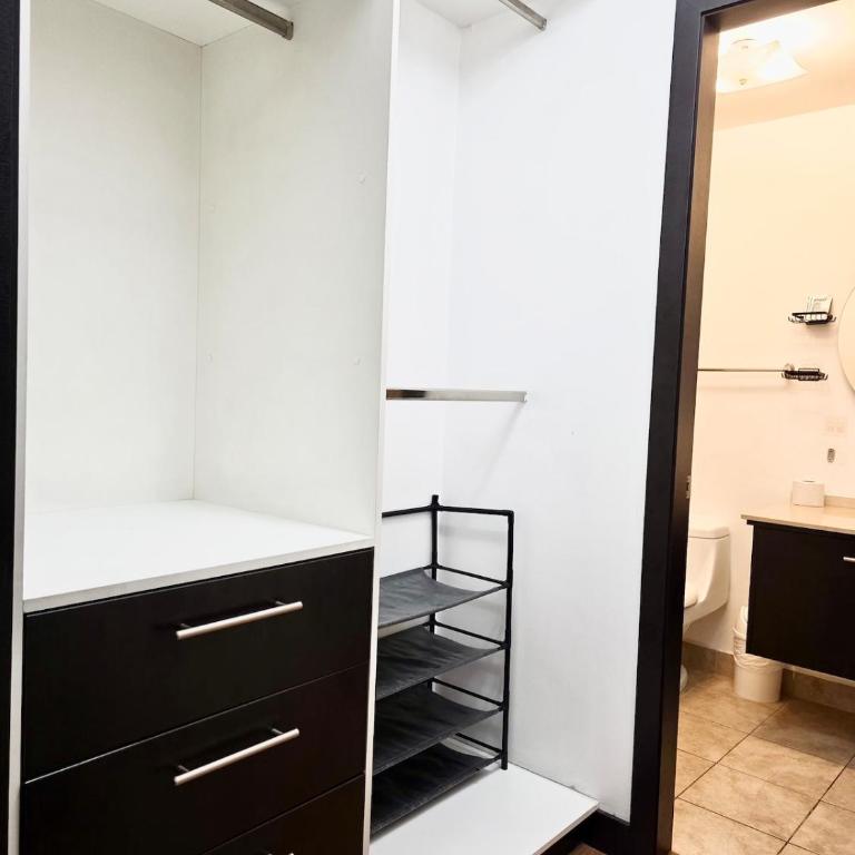 Spacious Suite I Balcony and Gym - One-Bedroom Apartment - 13