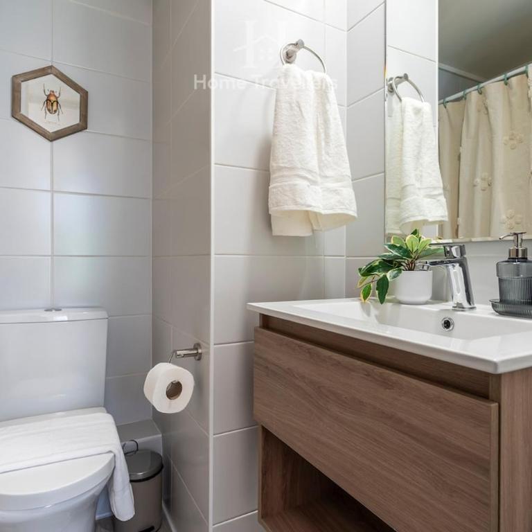 HT Spacious apartment in Santiago for 4 people - Three-Bedroom Apartment - 11