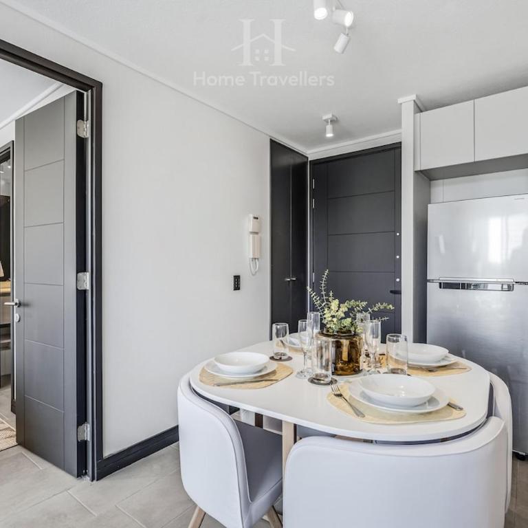 HT Comfortable and Bright Apartment in Ñuñoa with Parking - Two-Bedroom Apartment - 4