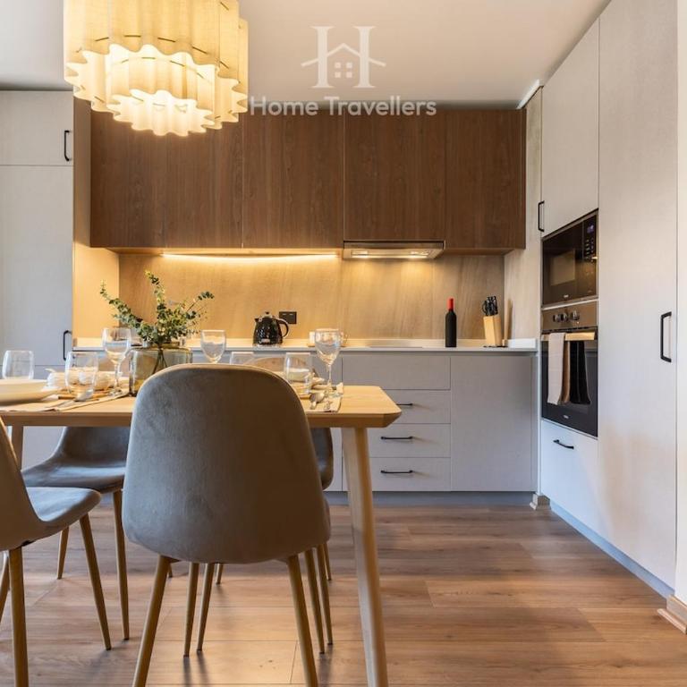 HT Premium location with terrace, parking, and AC - Two-Bedroom Apartment - 6