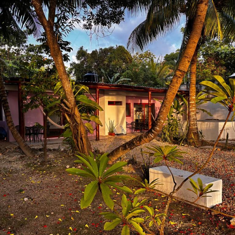 Tropical Garden Suites steps from the Lagoon - Casa de 2 dormitorios - 3
