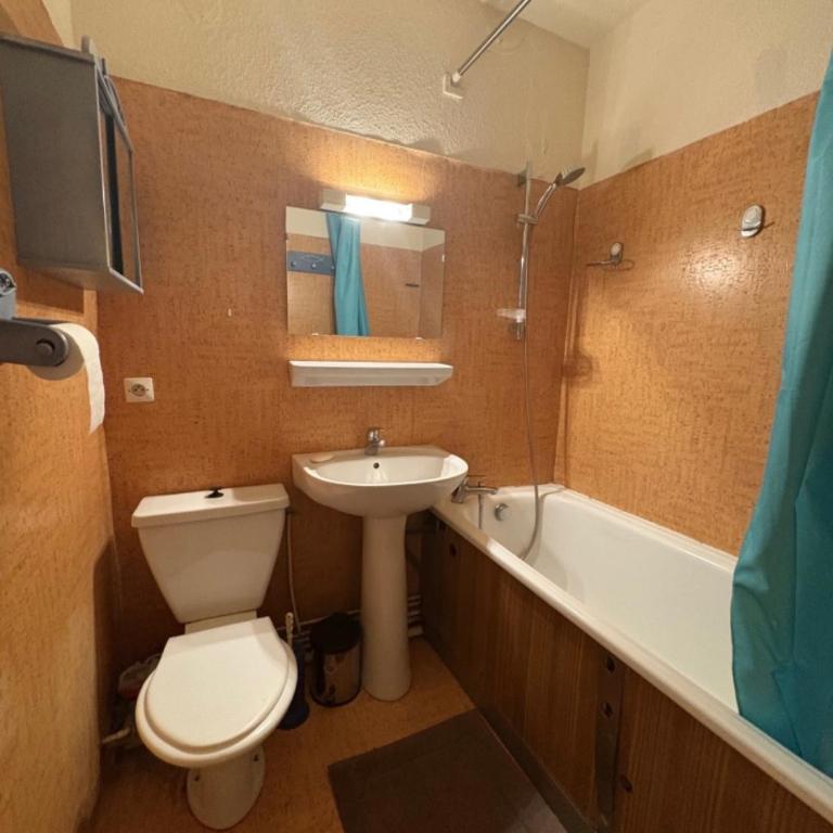 Centre village, proche toutes commodités - Apartment mit 1 Schlafzimmer und Balkon - 7