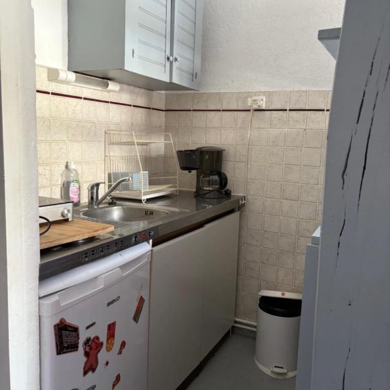 Centre village, proche toutes commodités - Apartment mit 1 Schlafzimmer und Balkon - 3