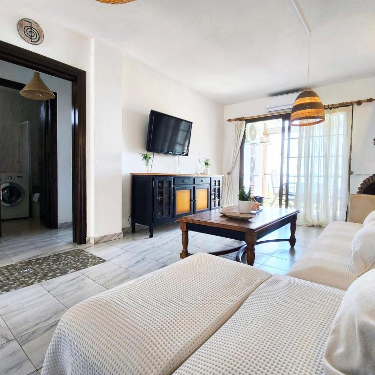 AA Guest - The Horse Sea Views with Swimming Pool - Two-Bedroom Apartment - 4