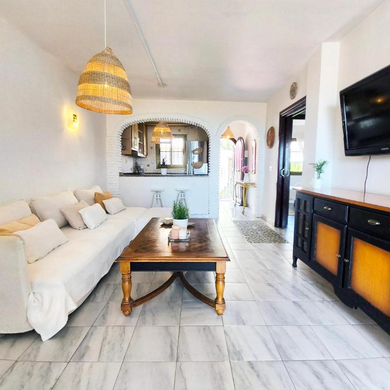 AA Guest - The Horse Sea Views with Swimming Pool - Two-Bedroom Apartment - 6