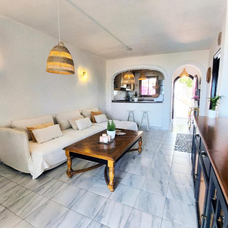 AA Guest - The Horse Sea Views with Swimming Pool - Two-Bedroom Apartment - 7