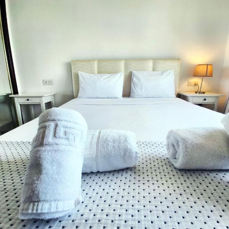 AA Guest - The Horse Sea Views with Swimming Pool - Two-Bedroom Apartment - 14