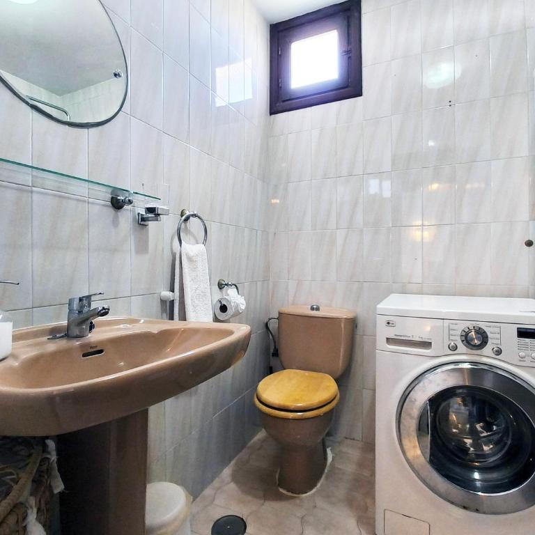 AA Guest - The Horse Sea Views with Swimming Pool - Two-Bedroom Apartment - 22