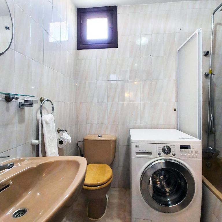 AA Guest - The Horse Sea Views with Swimming Pool - Two-Bedroom Apartment - 21