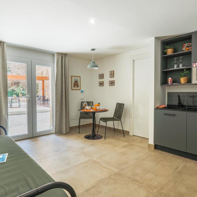 Mura garden & suites Tancredi-Rosalia - Deluxe Apartment mit 1 Schlafzimmer und Gartenblick - 2