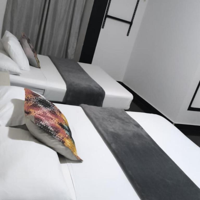 Hotel Aura Nutibara - Quadruple Room - 5