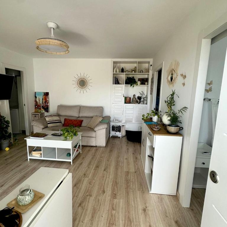 Luminoso apartamento con vistas al mar y piscina - Apartamento de 1 dormitorio - 2