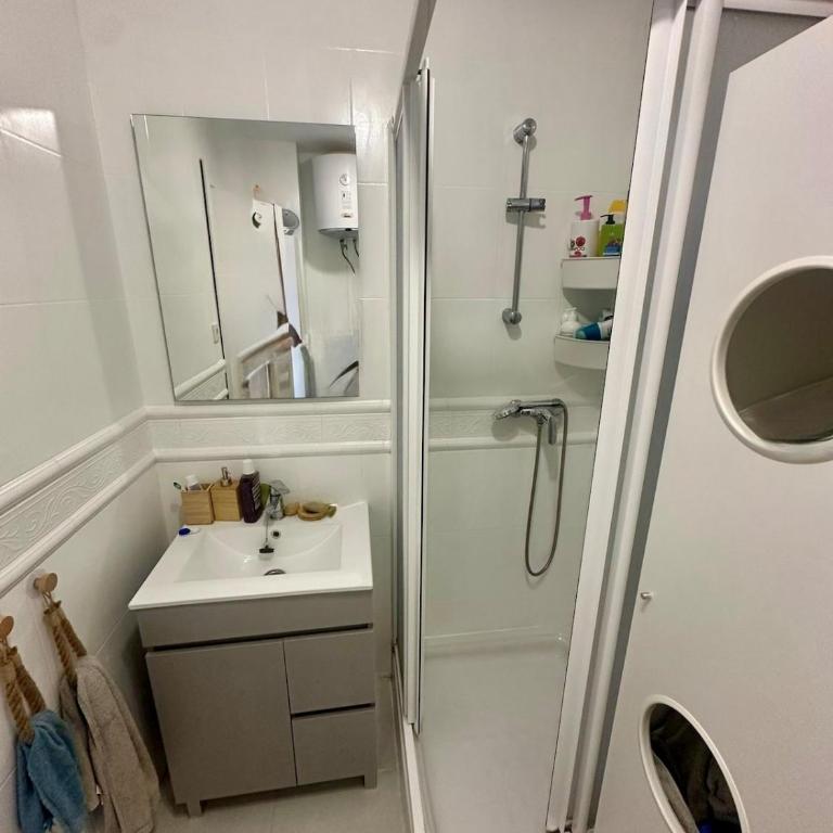 Luminoso apartamento con vistas al mar y piscina - Apartamento de 1 dormitorio - 8