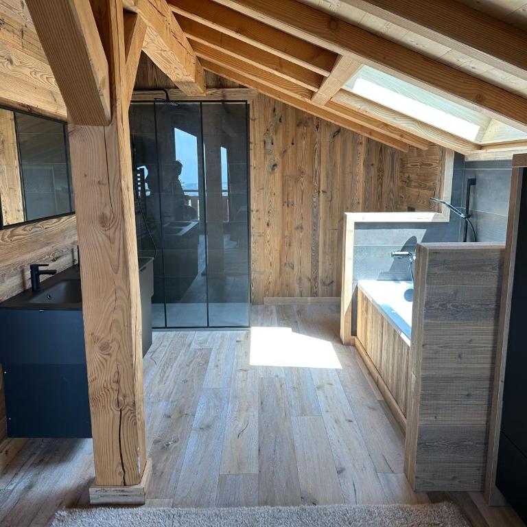 Splendide châlet neuf avec jaccuzzi - Three-Bedroom Chalet - 23