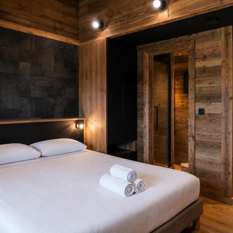 Splendide châlet neuf avec jaccuzzi - Three-Bedroom Chalet - 21