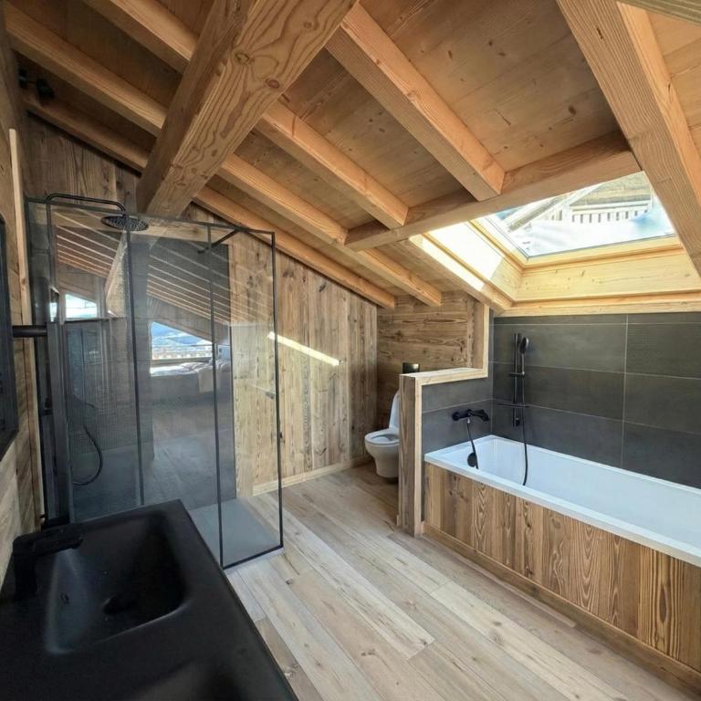 Splendide châlet neuf avec jaccuzzi - Three-Bedroom Chalet - 22