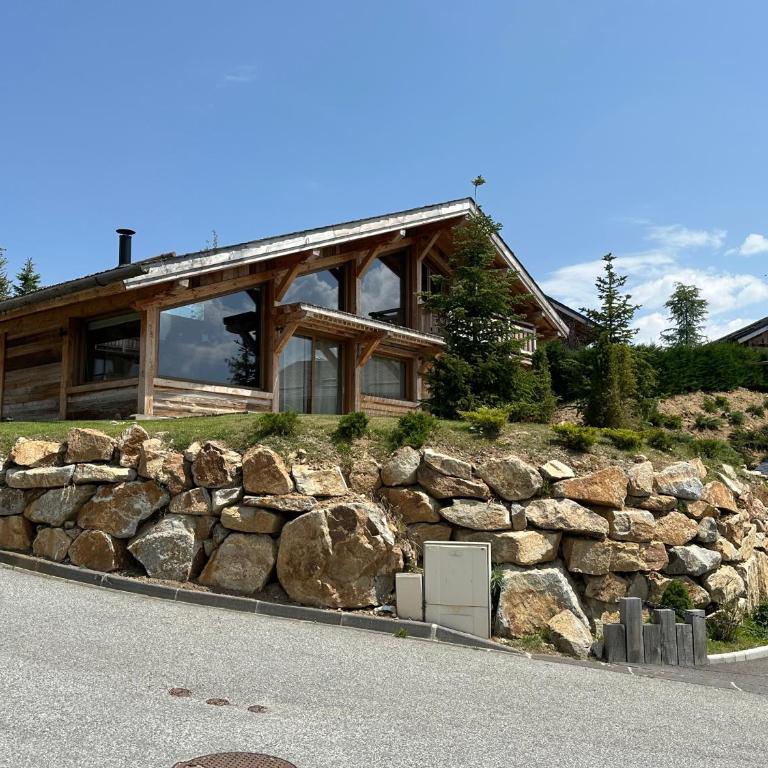 Splendide châlet neuf avec jaccuzzi - Three-Bedroom Chalet - 30