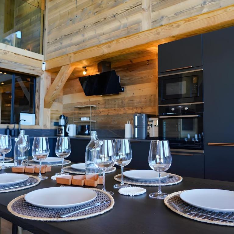 Splendide châlet neuf avec jaccuzzi - Three-Bedroom Chalet - 8