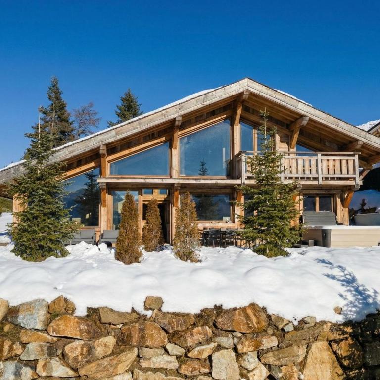 Splendide châlet neuf avec jaccuzzi - Three-Bedroom Chalet - 1